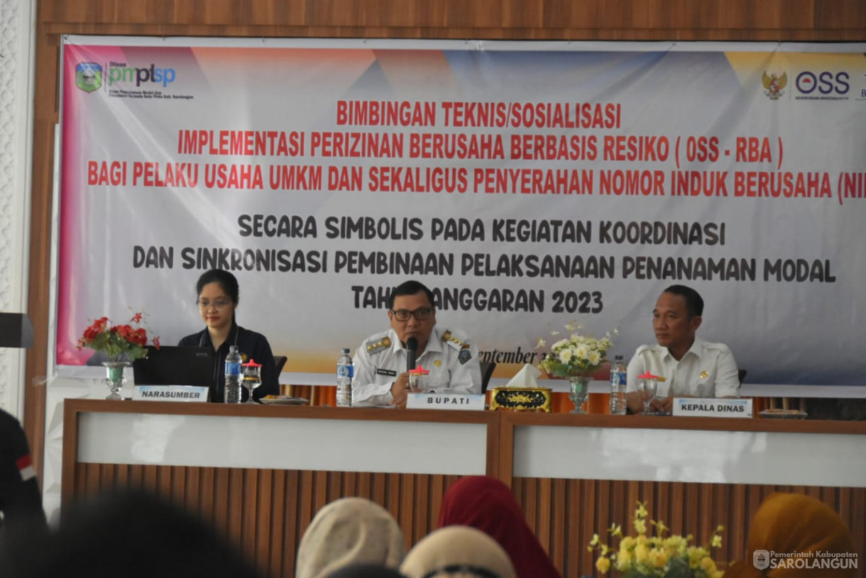 20 September 2023 - Penjabat Bupati Sarolangun Menghadiri Acara Bimbingan Teknid Sosialisasi Implementasi Perisinan Berusaha Berbasis Resiko Bagi Pelaku Usaha UMKM di Aula Golden Hotel Sarolangun