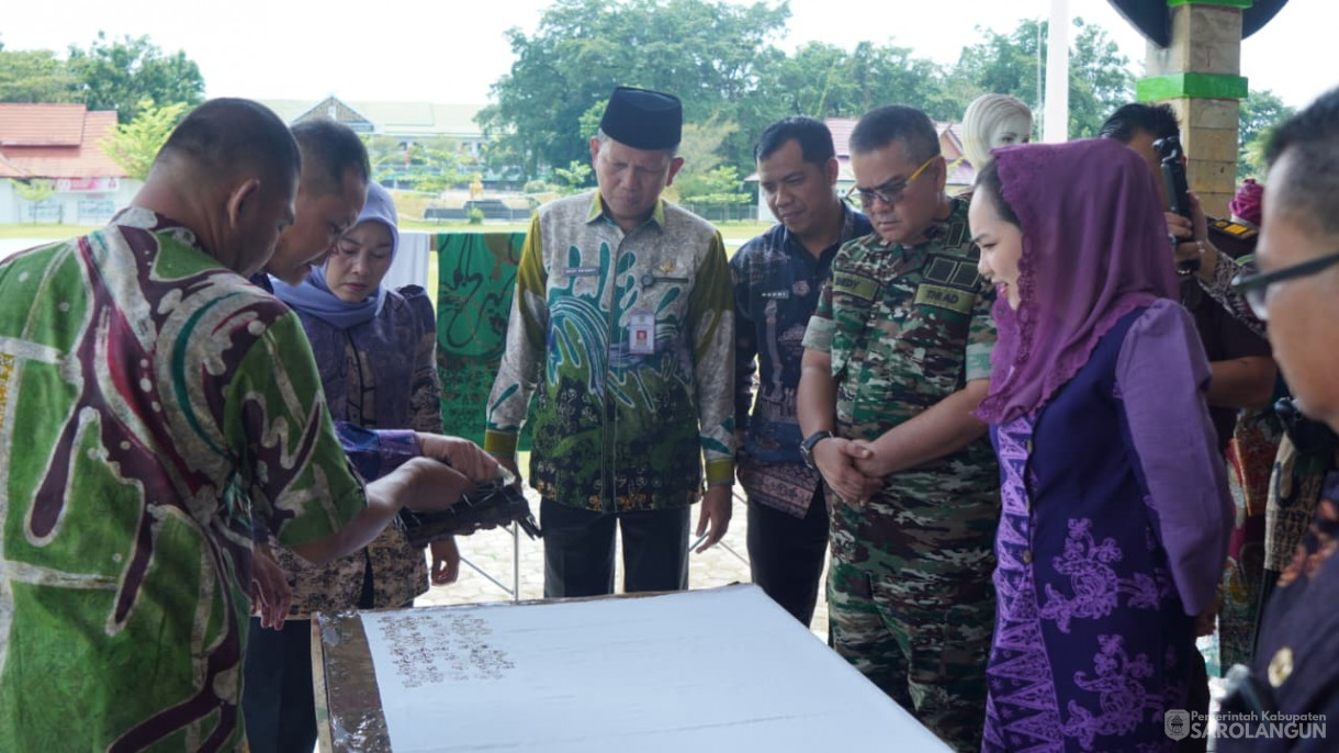 9 Oktober 2025&nbsp; Memperingatan Hari Batik Nasional Bertempat di lapangan gunung kembang kabupaten Sarolangun