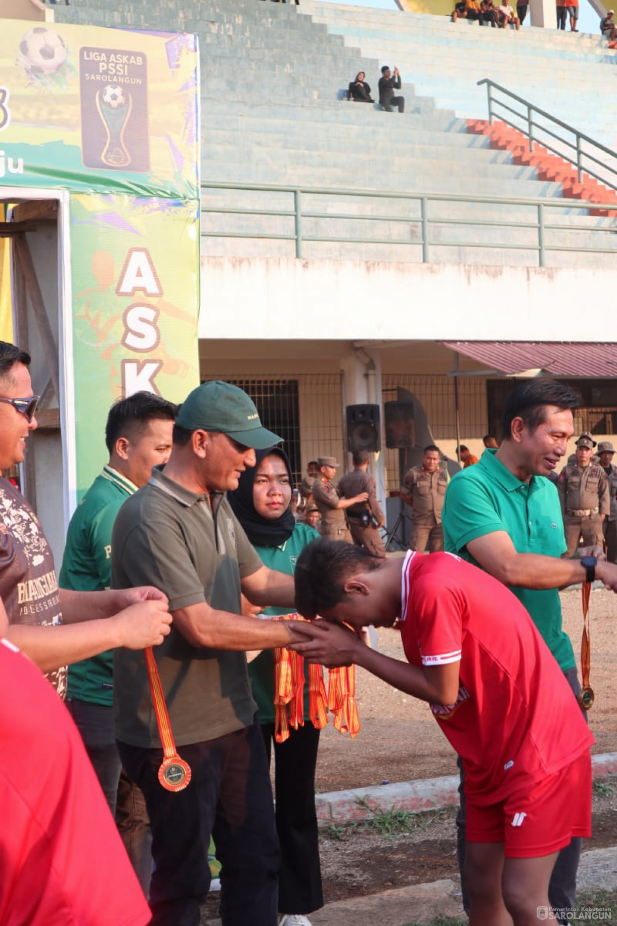 8 Agustus 2025&nbsp; Pertandingan Sepakbola Antara Pemerintah Kabupaten Sarolangun dengan Pemerintah Kabupaten Batanghari Sekaligus Pertandingan Final Liga Askab di Lapangan GOR Sarolangun