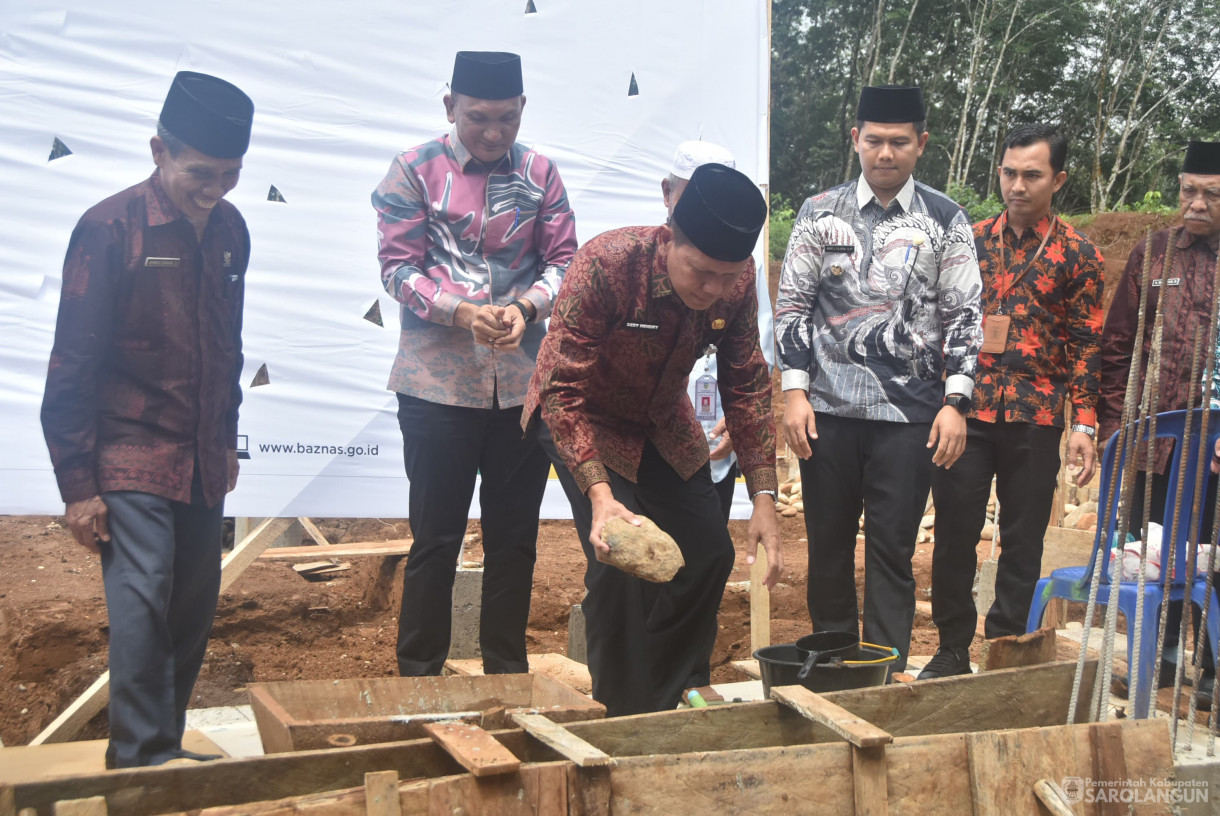 6 Maret 2025 -&nbsp;Peletakan Batu Pertama Pembangunan Rumah Sehat Baznas di Desa Tanjung Kecamatan Bathin VIII