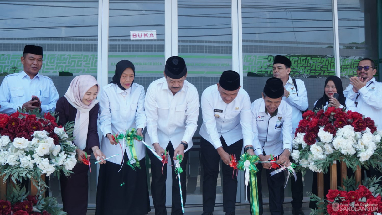 3 Desember 2025&nbsp; Peninjauan Sekaligus Pengguntingan Pita Kantor Baznas Mikrofinance Desa