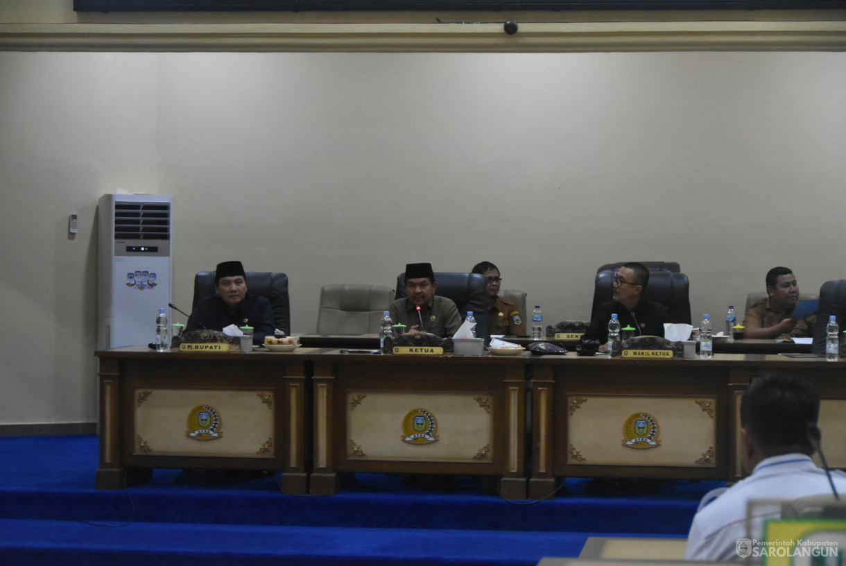 30 Juli 2024 -&nbsp;Rapat Paripurna Tingkat I Tahap 3 Jawaban Eksekutif Terhadap Pandangan Umum Fraksi DPRD Terhadap RKUA&nbsp; &nbsp;Dan PPAS APBD Kabupaten Sarolangun, Bertempat di Gedung DPRD Sarolangun