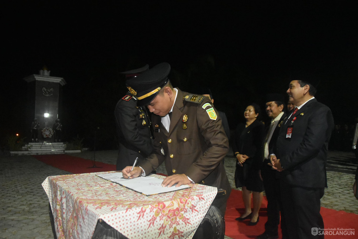 17 Agustus 2024 - Apel Kehormatan Dan Renungan Suci, Bertempat di Taman Makam Pahlawan Sarolangun