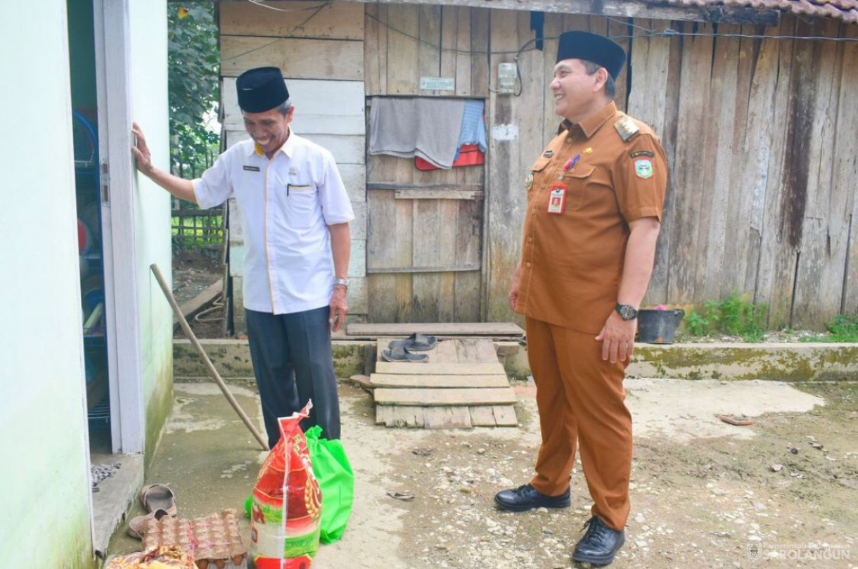 27 Februari 2024 - Menyerahkan Santunan Paket Logistik Keluarga Untuk Keluarga Miskin Ekstrim Di Pulau Pinang Bersama BAZNAS Sarolangun