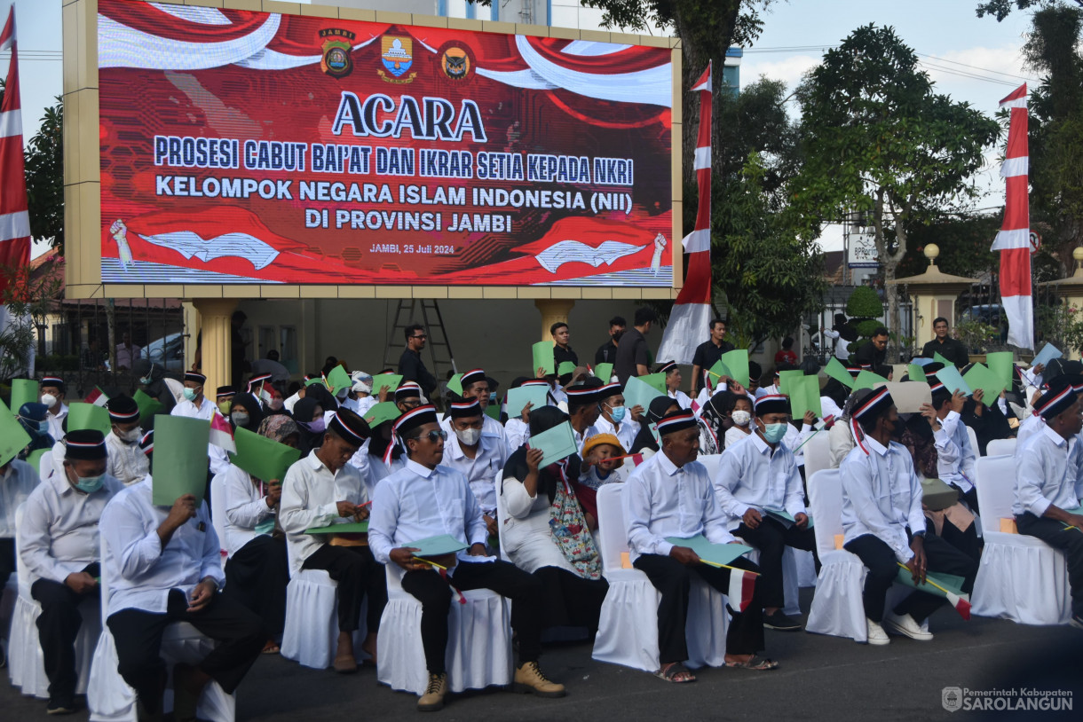 25 Juli 2024 - Prosesi Lepas Bai at dan Ikrar Setia NKRI Orang atau Kelompok Orang Yang Terafiliasi Negara Islam Indonesia, Bertempat di Lapangan Polda Jambi