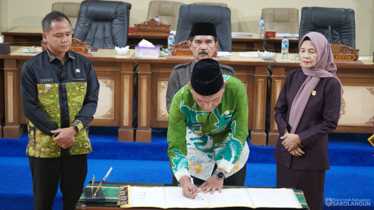 27 November 2025&nbsp; Bupati Sarolangun Hurmin Teken Kesepakatan Bersama Terkait Perda APBD TA 2026&nbsp;