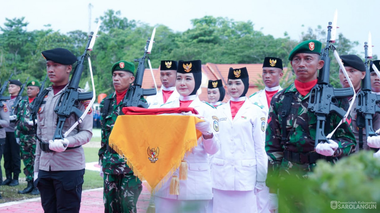 17 Agustus 2025&nbsp; Upacara Penurunan Bendera Merah Putih Bertempat di lapangan Gunung Kembang