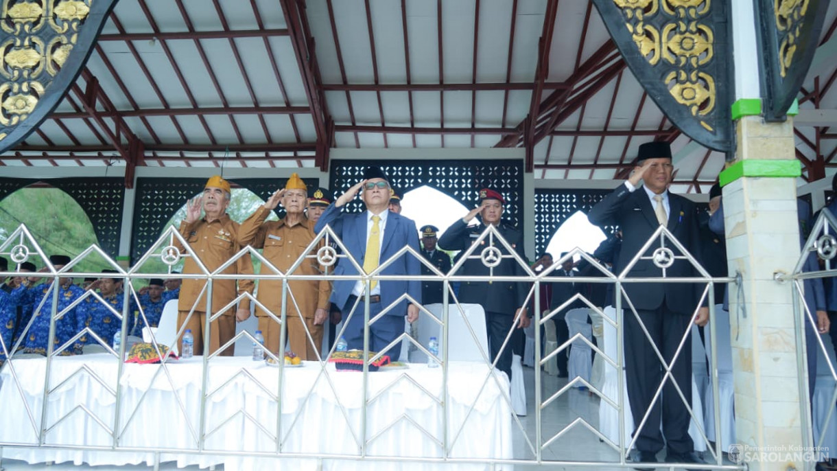 Upacara Peringatan Hari Sumpah Pemuda di Lapangan Gunung Kembang Sarolangun