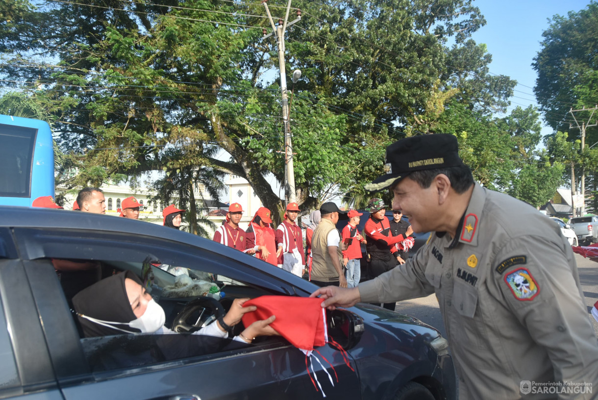 10 Agustus 2024 -&nbsp;Pembagian Bendera Merah Putih Dalam Rangka Menyambut Hari Kemerdekaan RI Ke 79, Bertempat di Depan Bank Jambi