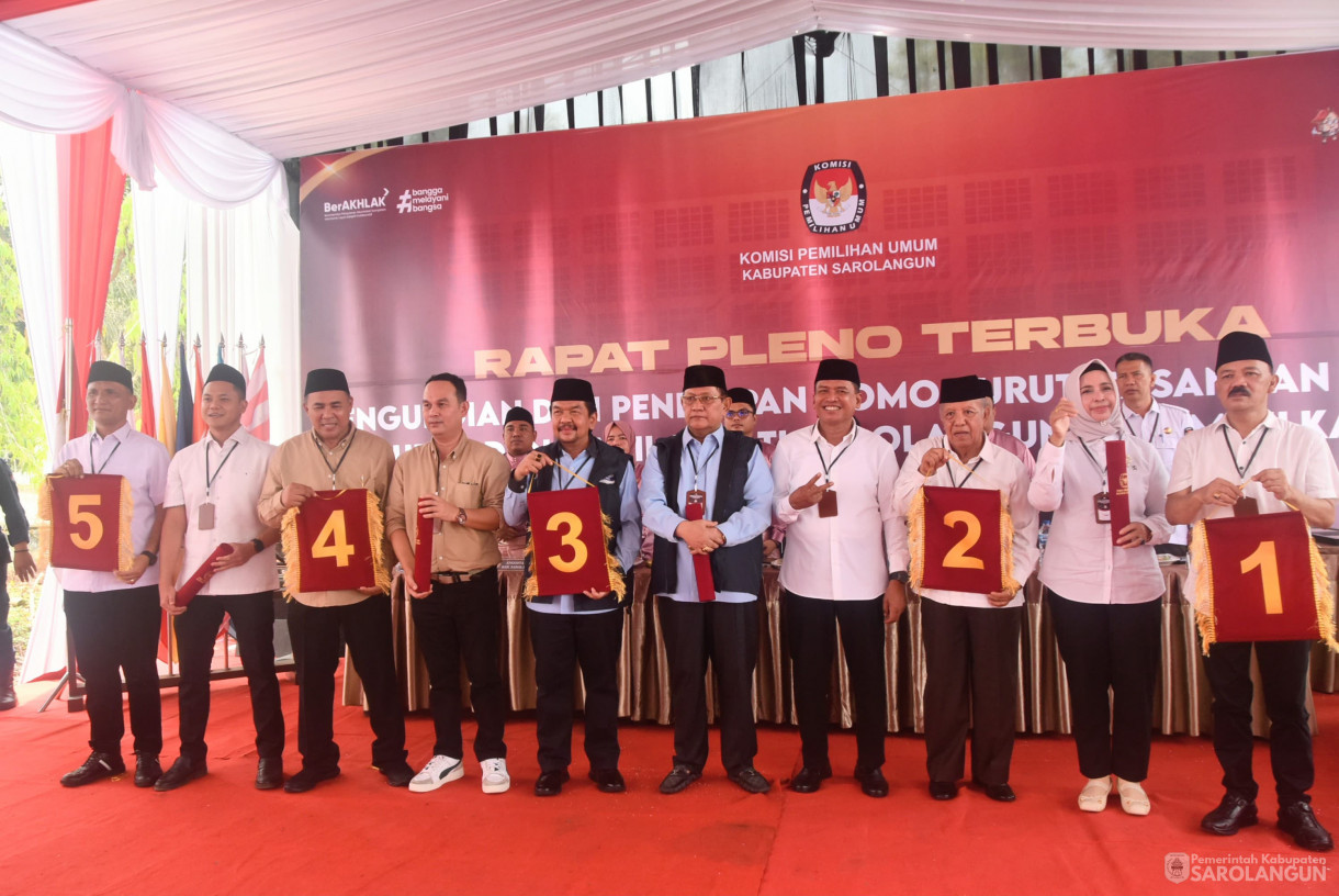 23 September 2024 -&nbsp;Rapat Pleno Terbuka Pengundian Dan Penetapan Nomor Urut Pasangan Calon Bupati Dan Wakil Bupati Sarolangun Dalam Pilkada Serentak Tahun 2024, Bertempat di Kantor KPU Sarolangun