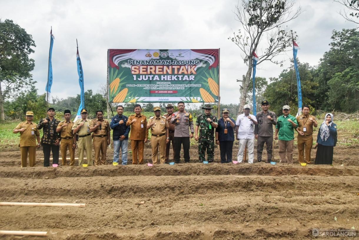 21 Januari 2025 -&nbsp;Penanaman Jagung Serentak di Desa Pelawan Jaya Kecamatan Pelawan