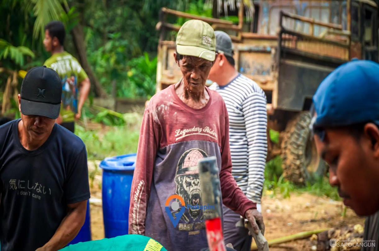 26 Agustus 2026 Gotong Royong Membangun Jalan Sepintun di Dusun Trans 3&nbsp; Bersama Bupati Sarolangun dan Masyarakat Dusun Trans 3 Desa Sepintun Kecamatan Pauh