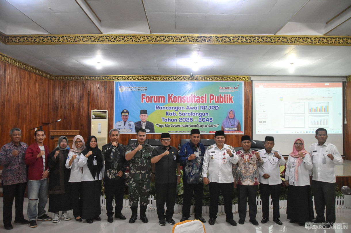 20 Desember 2023 - Forum Konsultasi Publik Rancangan Awal RPJPD Kabupaten Sarolangun Tahun 202 sd 2045 Di Aula Bappeda Sarolangun