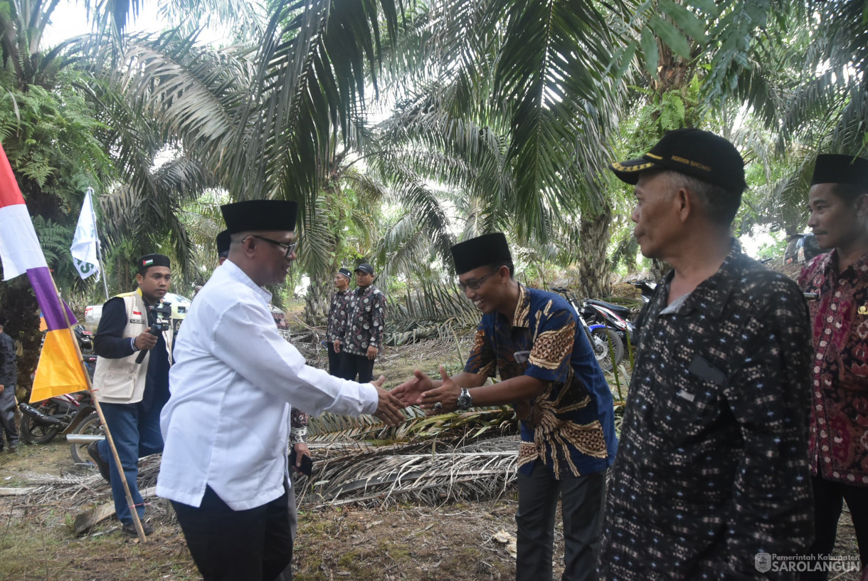 11 Oktober 2024 -&nbsp;Penyerahan 8 Ekor Sapi, Kambing, dan Launching Kotak Infaq Program Baznas Kepada Mustahik Dhuafa, Bertempat di Desa Petiduran Baru Kecamatan Mandiangin Timur