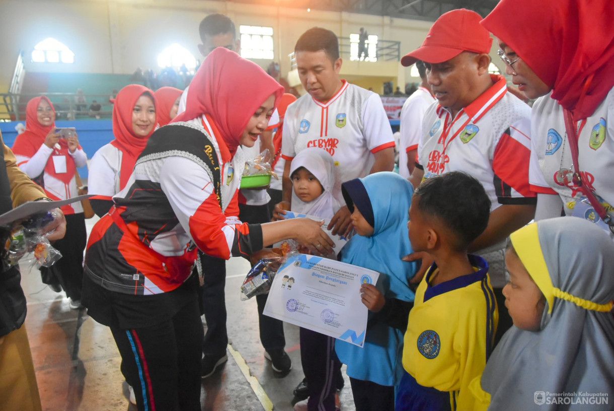 20 Agustus 2024 -&nbsp;Gebyar Bunda PAUD 2024 Dalam Rangka Memperingati Hari Anak Nasional Ke 40 Dan HUT RI Ke 79 Bertempat di Lapangan Tenis Indoor GOR Sarolangun