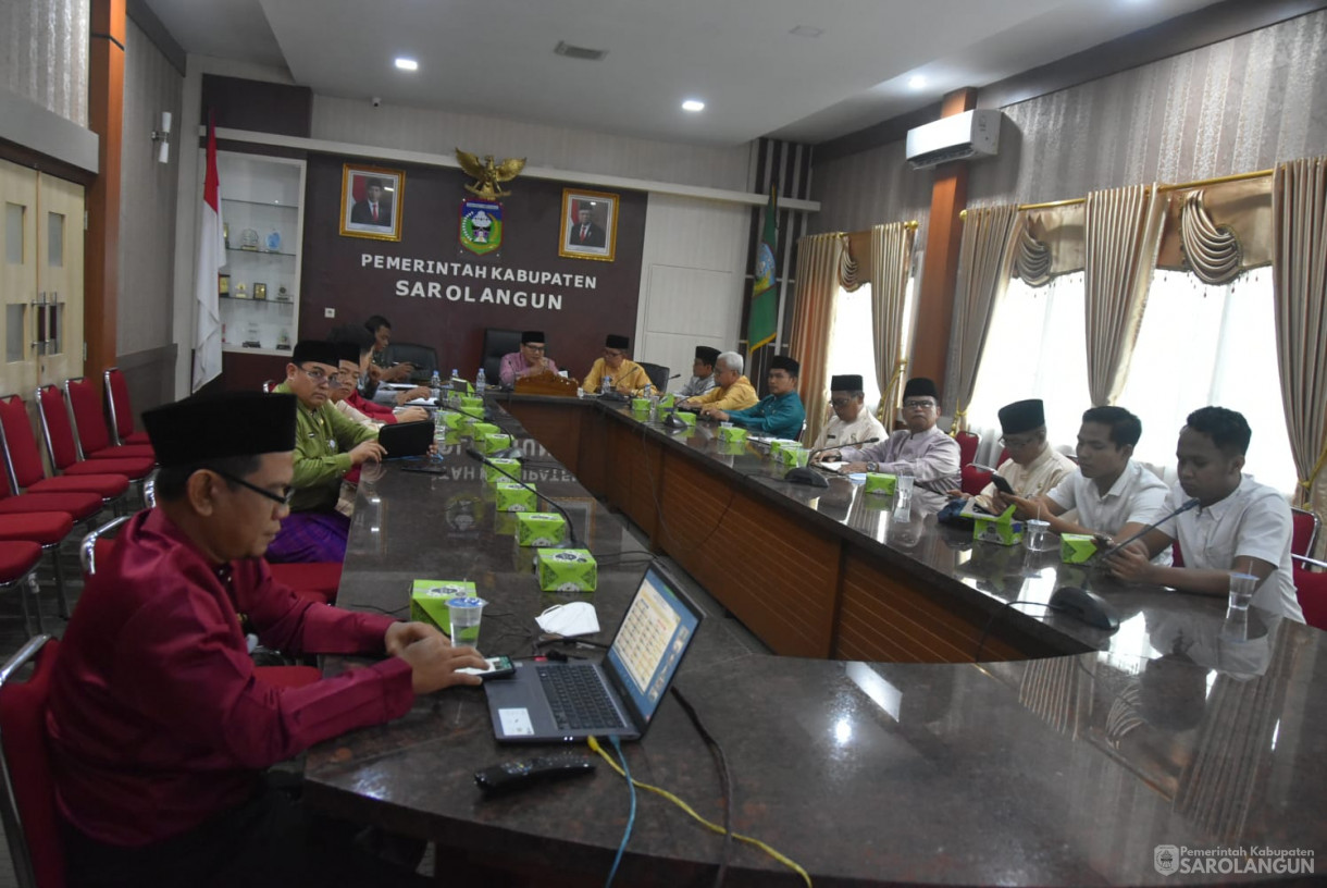 9 Oktober 2023 - Penjabat Bupati Sarolangun Menghadiri Rapat TPID di Ruang Pola Utama Kantor Bupati Sarolangun