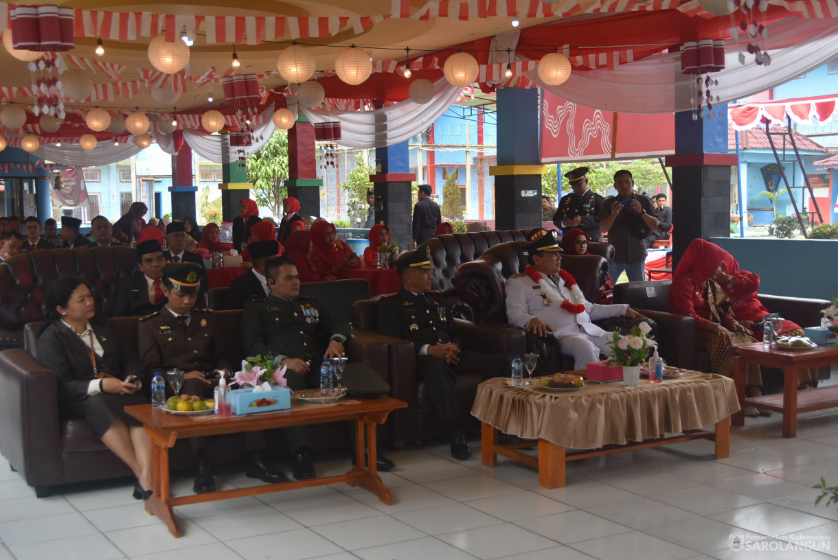 17 Agustus 2024 -&nbsp;Penyerahan Remisi Umum Bagi Narapidana dan Pengurangan Masa Pidana Umum, Bertempat di Lapan Kelas IIB Sarolangun