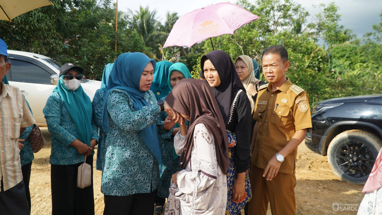 21 April 2026 Ketua TP PKK Kabupaten Sarolangun Tinjau Langsung proses pencarian korban tenggelam di Dam kutur, Desa Monti Kecamatan Limun