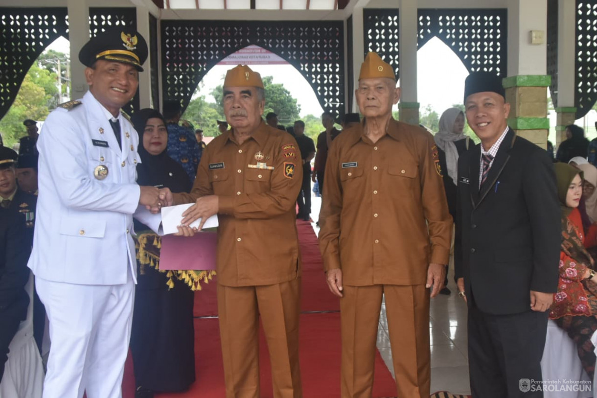 Upacara Peringatan Hari Sumpah Pemuda di Lapangan Gunung Kembang Sarolangun