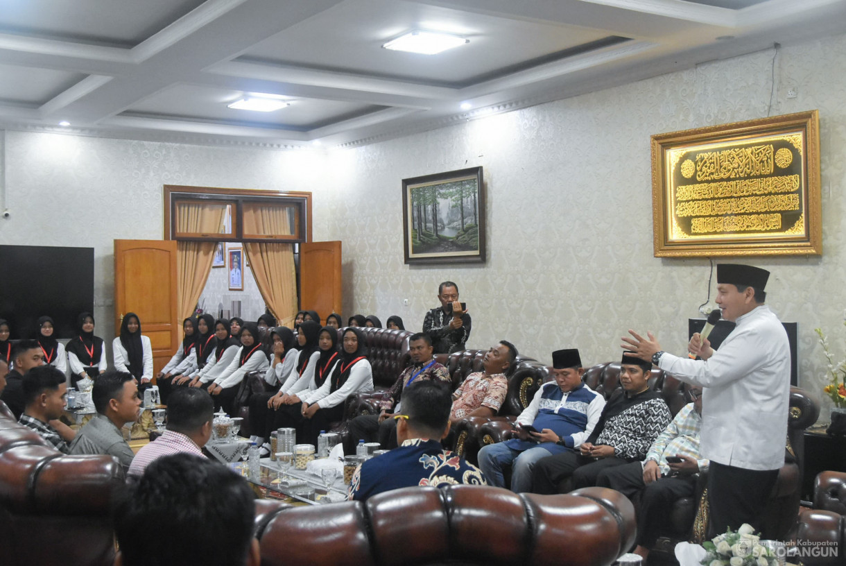 10 Agustus 2024 - Makan Malam Bersama Sekaligus Memberikan Arahan Kepada Anggota Paskibraka Sarolangun, Bertempat di Rumah Dinas Bupati Sarolangun