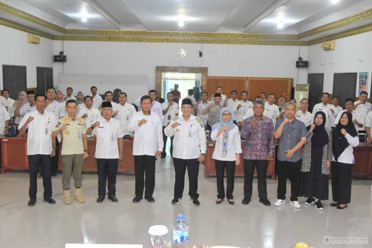 08 November 2023 - Penjabat Bupati Menghadiri Acara Orientasi Penyusunan Rancana Pembangunan Jangka Panjang Daerah Kab. Sarolangun Tahun 2025 sd 2045 di Aula Kantor Bappeda