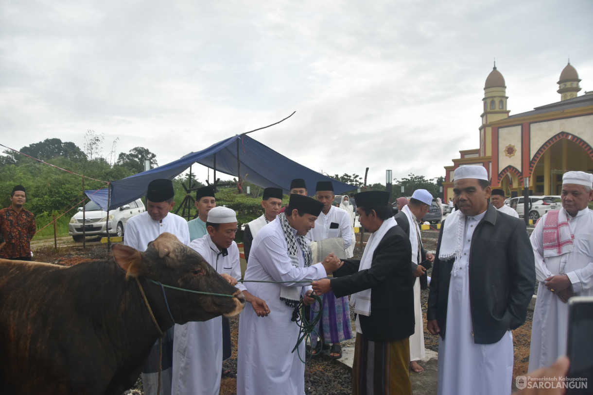 17 Juni 2024 - Sholat Idul Adha Di Masjid Assulthon Dan Serah Terima Hewan Kurban Dari Pemkab Sarolangun Untuk  Masjid Assulthon