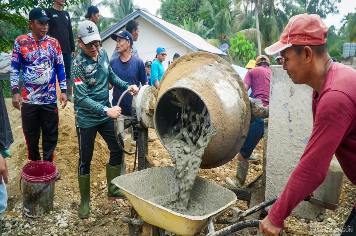 17 Juli 2026 Gotong Royong Perbaikan Jalan dalam Rangka Karya Skala Besar TNI 2026 di Desa Lubuk Sayak Kecamatan Pelawan