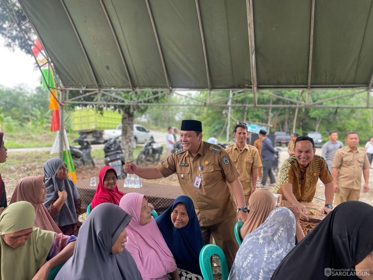 14 November 2023 - Penyerahan Bantuan Sembako Program Penanggulangan Kemiskinan Ekstrim di desa Gurun Tuo Kecamatan Mandiangin