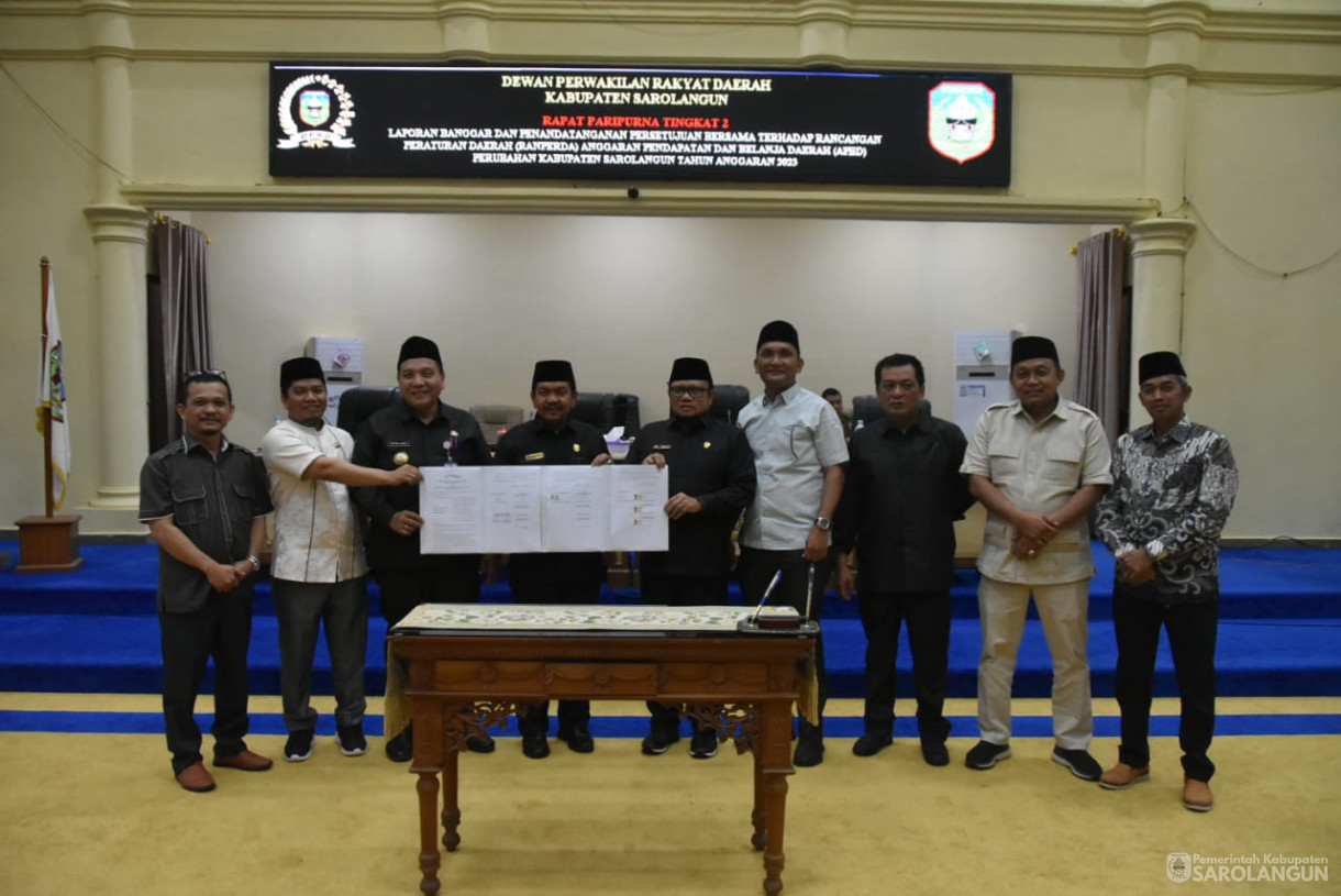 27 September 2023 - Penjabat Bupati Sarolangun Menghadiri Rapat Paripurna Tahap 2 di Gedung DPRD Kabupaten Sarolangun