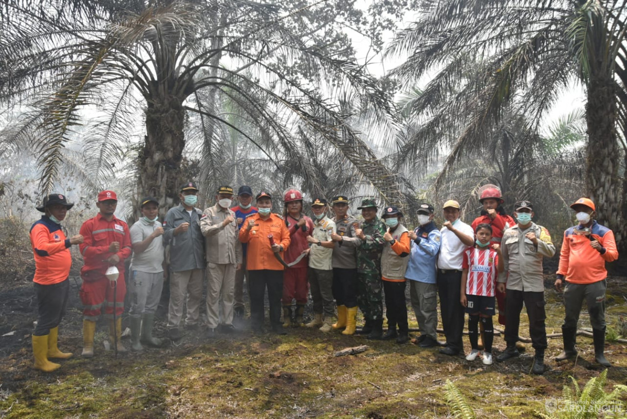 1 Oktober 2023 - Penjabat Bupati Sarolangun Meninjau Lokasi Karhutla di Desa Sungai Baung Kecamatan Sarolangun