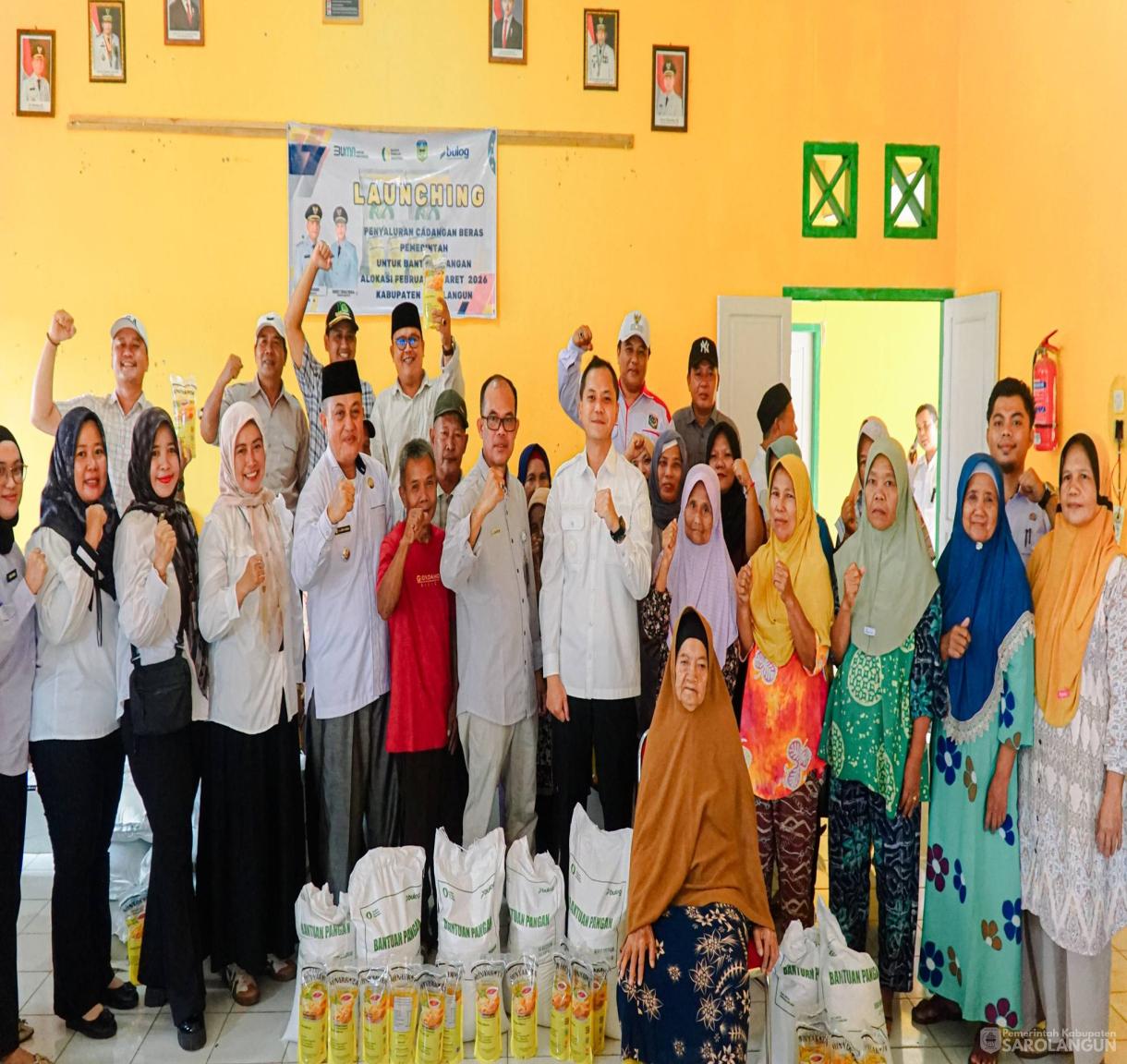 3 Juni 2026 Wakil Bupati Sarolangun Melakukan Penyerahan Secara Simbolis Bantuan Pangan dari Bapanas melalui Bulog periode Februari dan Maret 2026 untuk Kabupaten Sarolangun bertempat di Kantor Camat Batin VIII