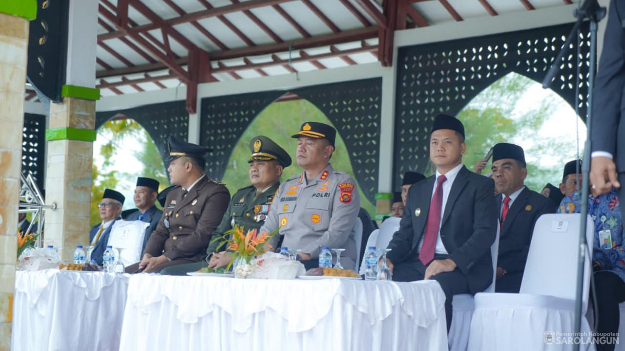 28 Oktober 2025 Upacara Hari Peringatan Sumpah Pemuda Ke 97 Tahun 2025 , Launching Perlindungan Jamsostek Bagi Pekerja Rentan, Lembaga Adat Masyarakat dan LPM Kelurahan dan&nbsp;Penyerahan Satu Unit Truk Sampah Ke Dinas LHD Sarolangun&nbsp;&nbsp;