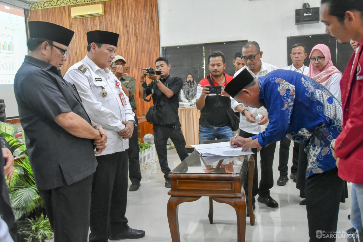 20 Desember 2023 - Forum Konsultasi Publik Rancangan Awal RPJPD Kabupaten Sarolangun Tahun 202 sd 2045 Di Aula Bappeda Sarolangun