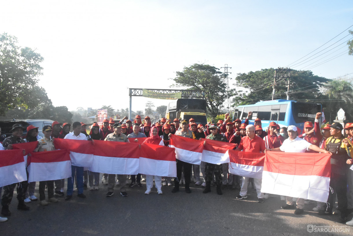 10 Agustus 2024 -&nbsp;Pembagian Bendera Merah Putih Dalam Rangka Menyambut Hari Kemerdekaan RI Ke 79, Bertempat di Depan Bank Jambi