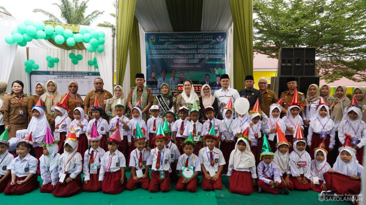 14 Juli 2025 - Pj Sekda Kabupaten Sarolangun Membuka Kegiatan Penguatan Transisi PAUD Ke SD Masa Transisi Masa Pengenalan Lingkungan Sekolah Ramah Tahun 2025 di SD 57 Sungai Benteng Kecamatan Singkut