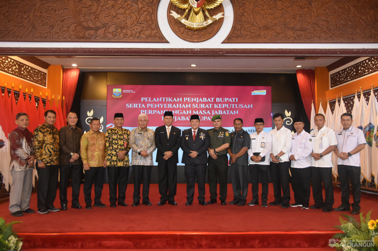 22 Mei 2024 -  Pelantikan Pengukuhan Dan Penyerahan SK Penjabat Bupati Sarolangun Di Auditorium Rumah Dinas Gubernur Jambi