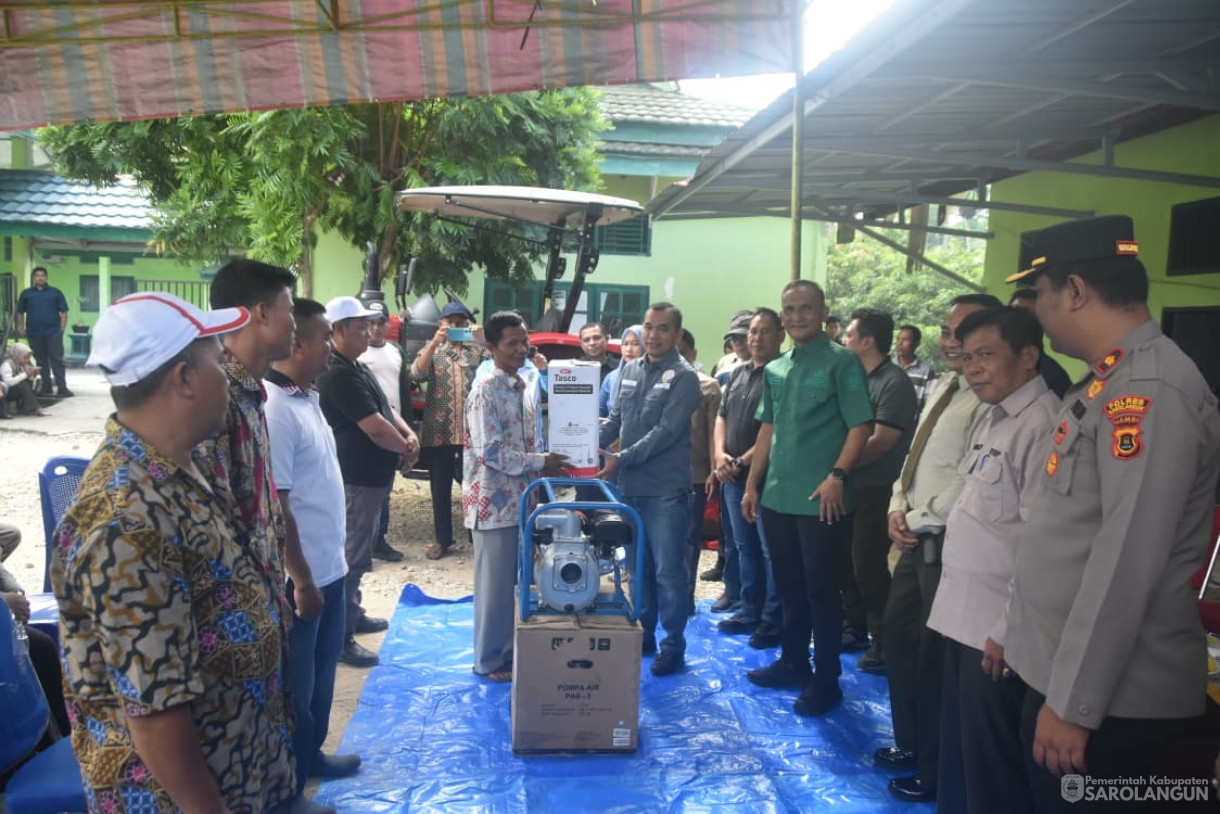 31 Oktober 2025 Penyerahan Secara Simbolis Alsintan Kepada Kelompok Tani Kabupaten Sarolangun