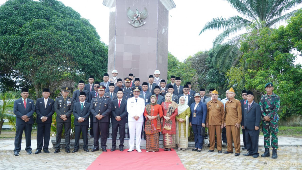 Upacara Peringatan Hari Sumpah Pemuda di Lapangan Gunung Kembang Sarolangun