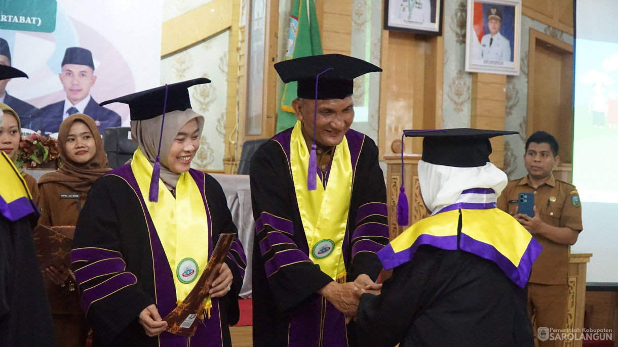 24 Februari 2026&nbsp;Wisuda Sekolah Lansia Sarolangun di Aula Utama Kantor Bupati Sarolangun