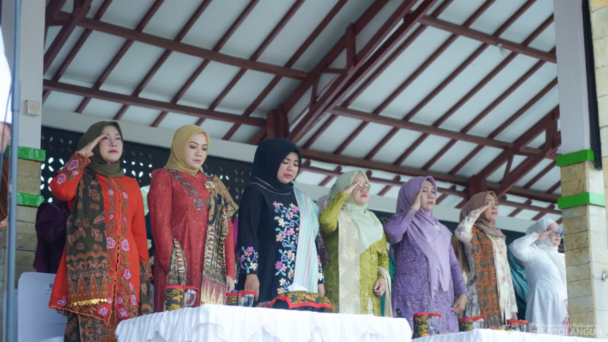 Upacara Peringatan Hari Sumpah Pemuda di Lapangan Gunung Kembang Sarolangun