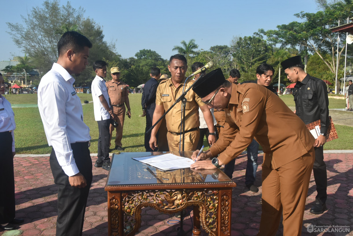 21 Juli 2025 -&nbsp;Penyerahan SK PPPK Tahap I Tahun 2024