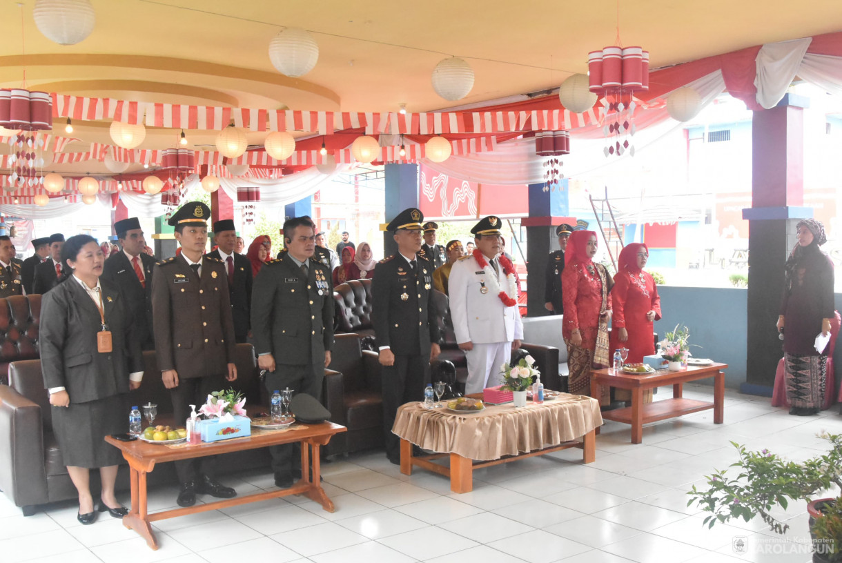 17 Agustus 2024 -&nbsp;Penyerahan Remisi Umum Bagi Narapidana dan Pengurangan Masa Pidana Umum, Bertempat di Lapan Kelas IIB Sarolangun