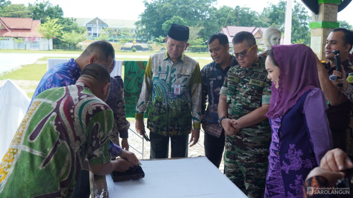 9 Oktober 2025&nbsp; Memperingatan Hari Batik Nasional Bertempat di lapangan gunung kembang kabupaten Sarolangun