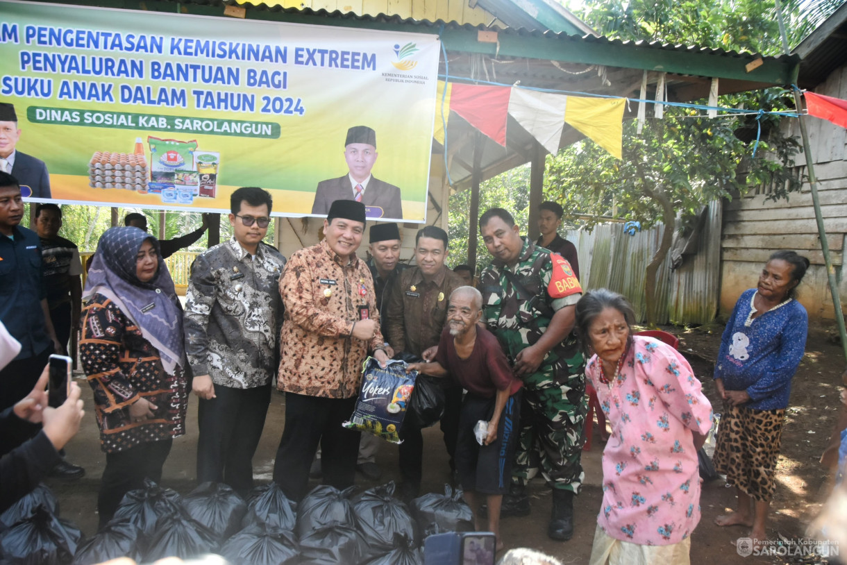 11 Juli 2024 - Penyerahan Bantuan Bantuan Untuk Warga Suku Anak Dalam, Bertempat di Desa Pulau Lintang Kecamatan Bathin VIII