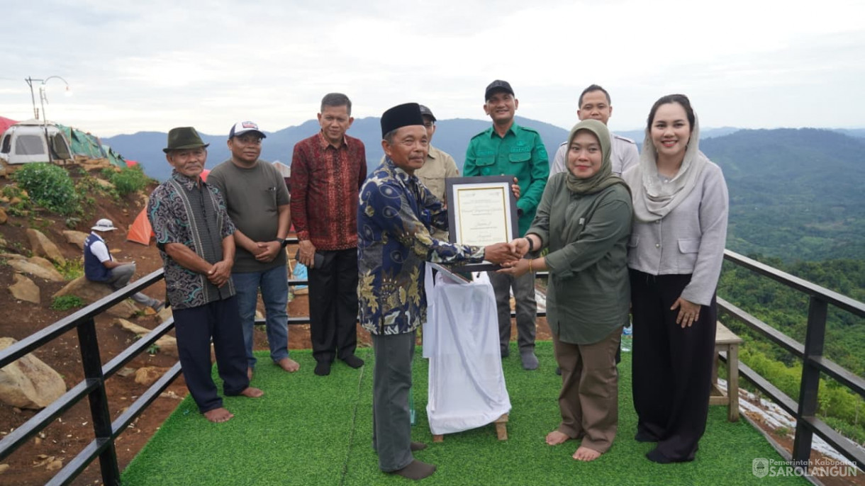 25 Oktober 2025&nbsp; Resmikan Destinasi Wisata Puncak Bukit Tempurung Desa Lubuk Bangkar dan Bersama BUMDes Lubuk Bangkar Tanam Cabe dan Sayuran Di Kawasan Puncak Bukit Tempurung&nbsp;&nbsp;