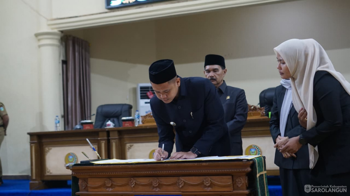 4 November 2025 Sampaikan Tanggapan dan Jawaban Eksekutif Terhadap Pandangan Umum Fraksi DPRD&nbsp;&nbsp;