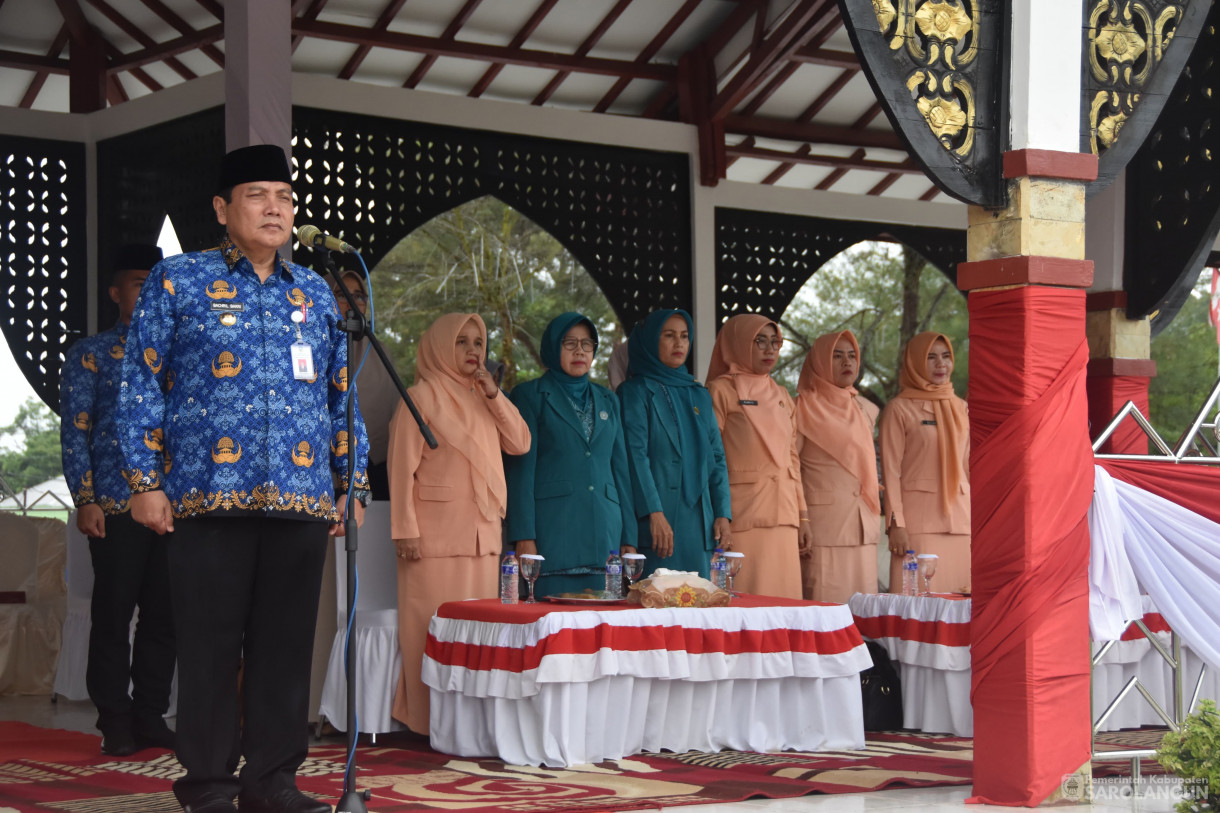 30 November 2023 - Upacara HUT KORPRI Ke 52 Sekaligus Penyerahan Bantuan JKM dan Beasiswa Di Lapangan Gunung Kembang Sarolangun