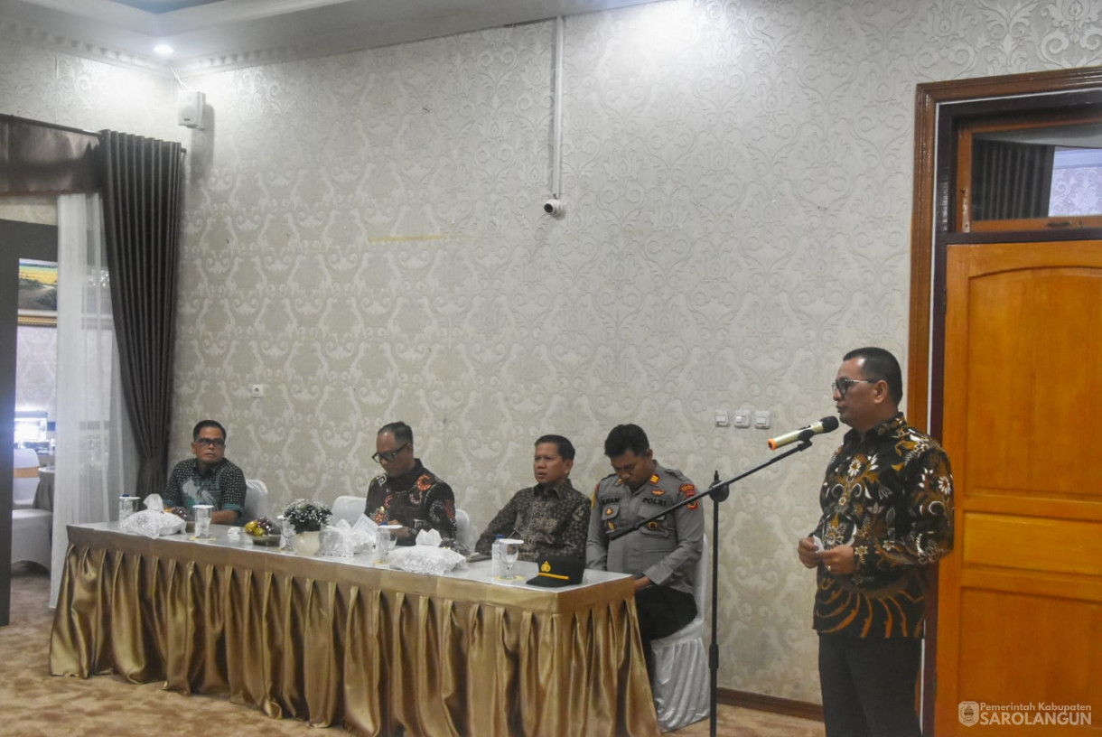 4 Januari 2025 - Makan Malam Bersama Sekaligus Pelepasan Kontingen Sepakbola Kabupaten Sarolangun Guna Mengikuti Kejuaraan Gubernur Cup di Kota Jambi Tahun 2025, 