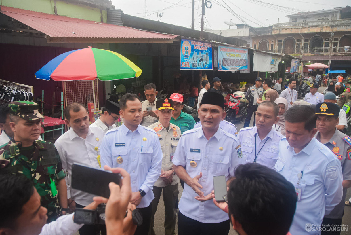 26 Maret 2025 -&nbsp;Sidak Pasar Menjelang Hari Raya Idul Fitri di Pasar Atas Sarolangun