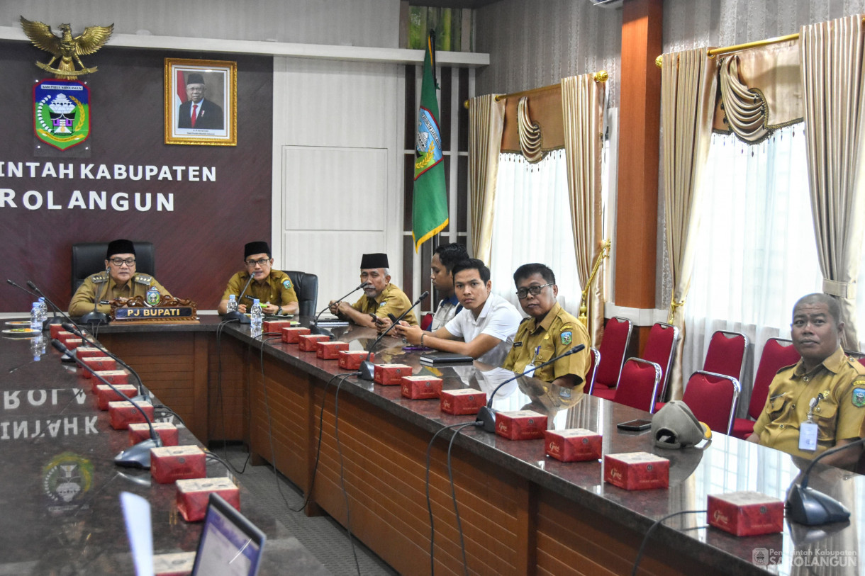 18 Desember 2023 - Rapat TPID Via Zoom Meeting Di Ruang Pola Utama Kantor Bupati Sarolangun